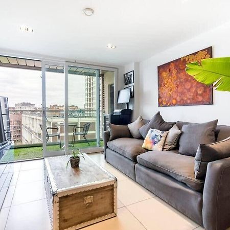 1 Bedroom Penthouse Flat In East Лондон Екстериор снимка