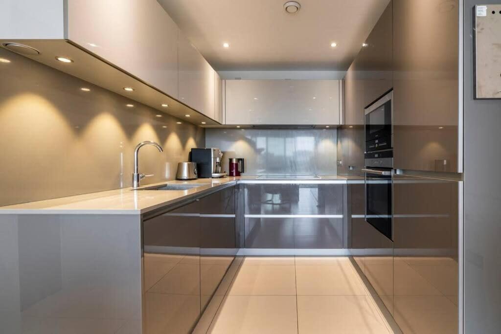 1 Bedroom Penthouse Flat In East Лондон Екстериор снимка