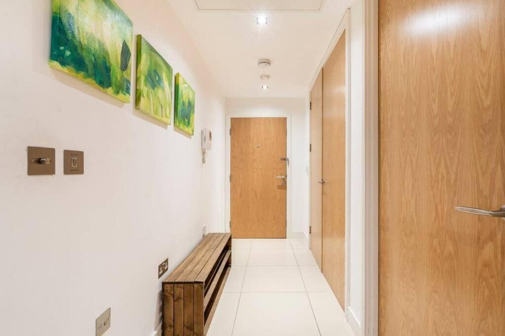 1 Bedroom Penthouse Flat In East Лондон Екстериор снимка