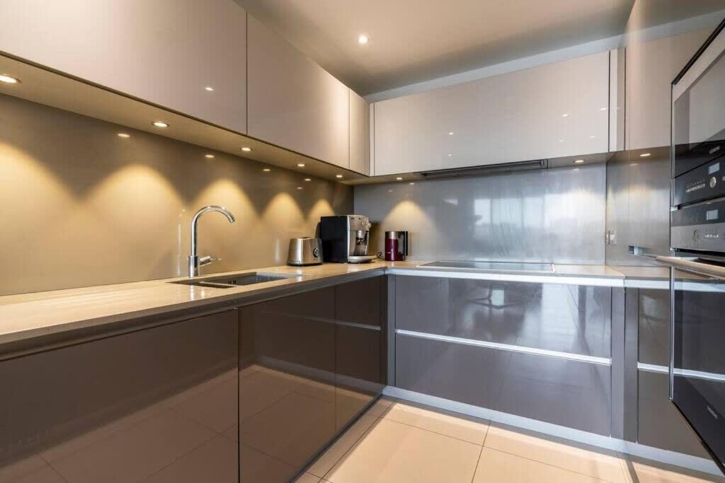 1 Bedroom Penthouse Flat In East Лондон Екстериор снимка