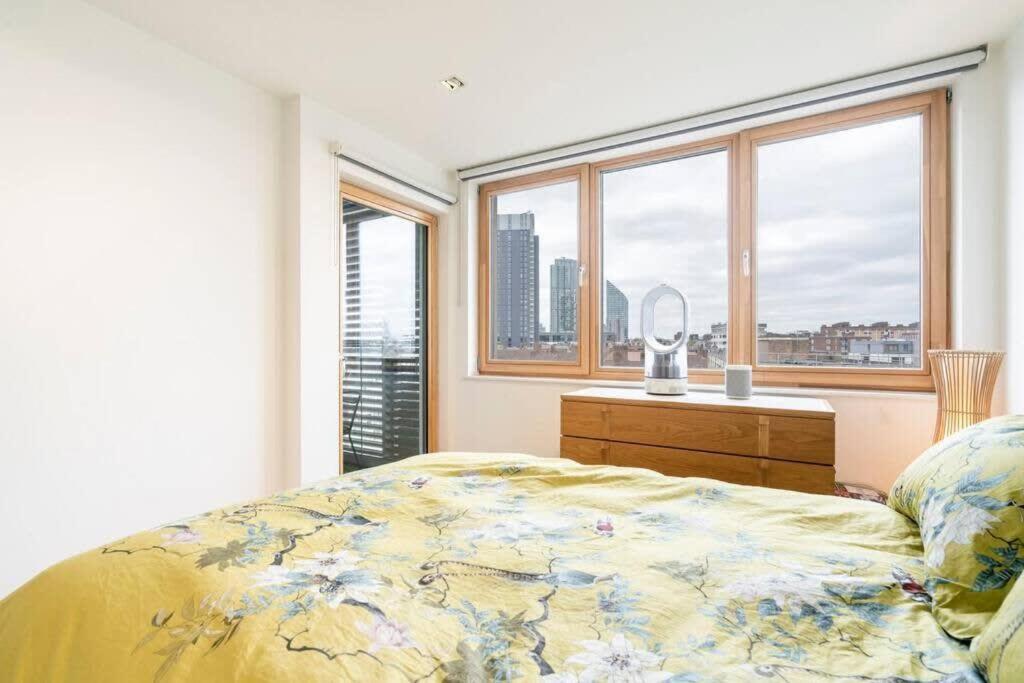 1 Bedroom Penthouse Flat In East Лондон Екстериор снимка