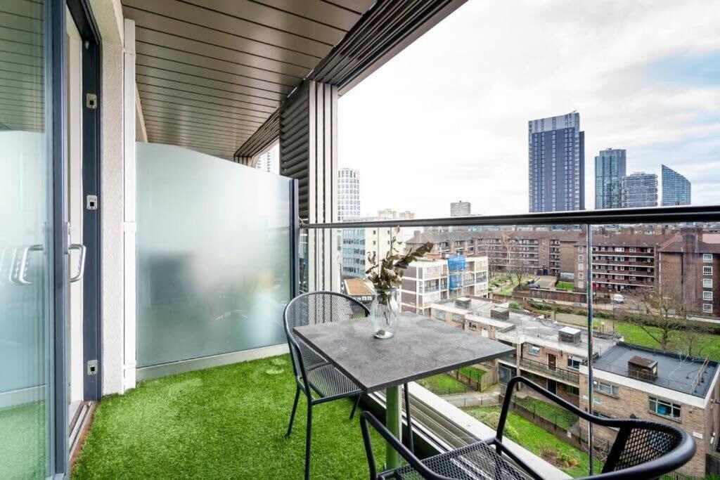 1 Bedroom Penthouse Flat In East Лондон Екстериор снимка